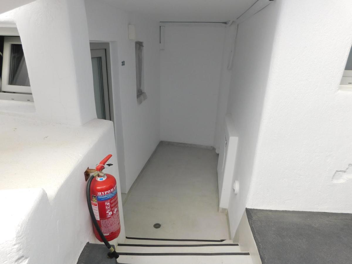 ثيرا Calm Center Rooms المظهر الخارجي الصورة